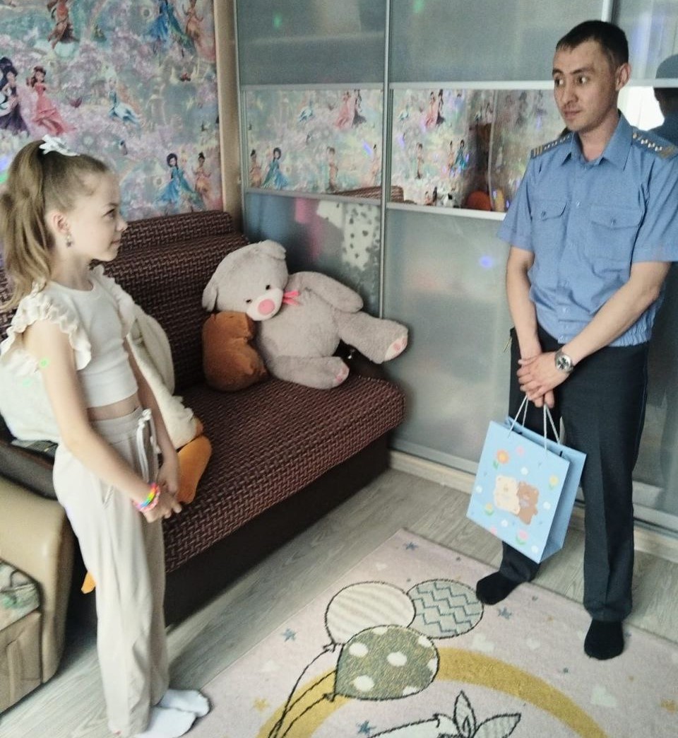 «Своих не бросаем»: коллеги посетили семью мобилизованного сотрудника